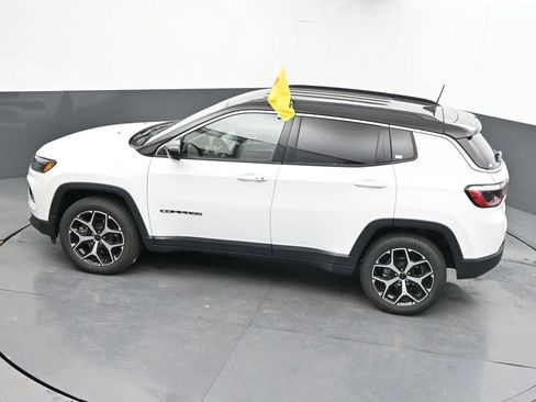 Used 2025 Jeep Compass Limited image 41