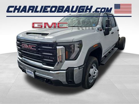 New 2026 GMC Sierra 3500 Pro AWD/4WD image 1