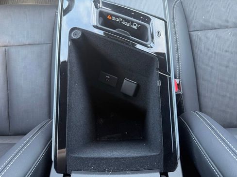 Used 2025 Cadillac Lyriq Luxury w/ LPO, Floor Liner Package AWD/4WD image 27