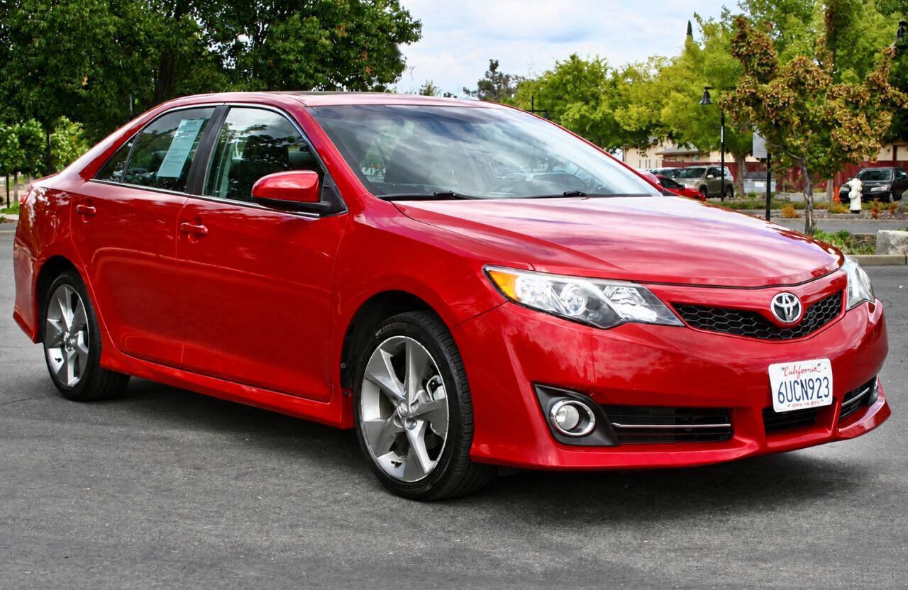 Used 2012 Toyota Camry SE w/ Leather Pkg FWD image 1