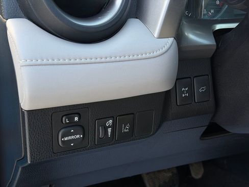 Used 2016 Toyota RAV4 Limited image 19