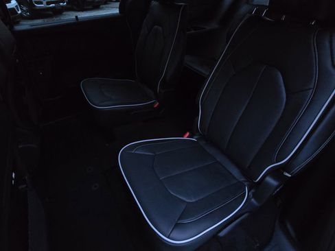 New 2026 Chrysler Pacifica Limited FWD image 16