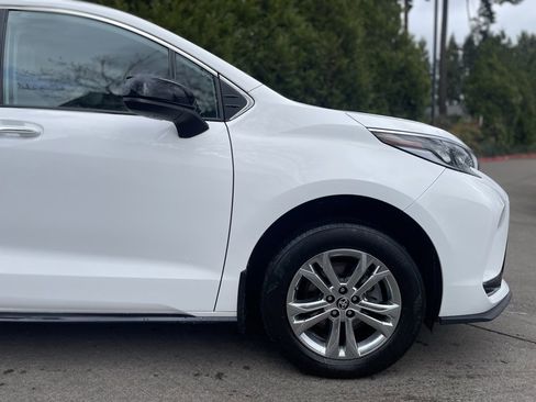 Used 2023 Toyota Sienna XSE image 2