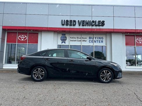 Used 2024 Kia Forte LXS FWD image 7