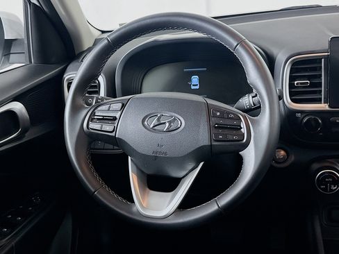 Used 2025 Hyundai Venue SEL image 18