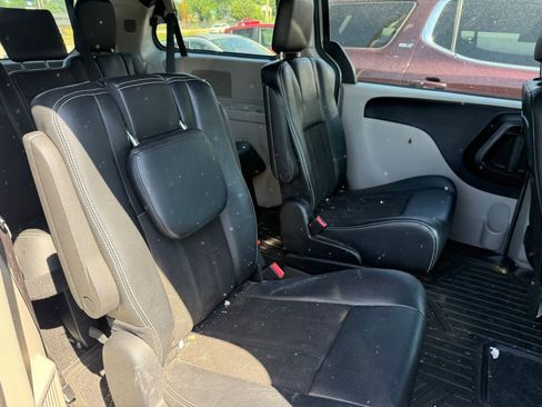 Used 2019 Dodge Grand Caravan SXT FWD image 5