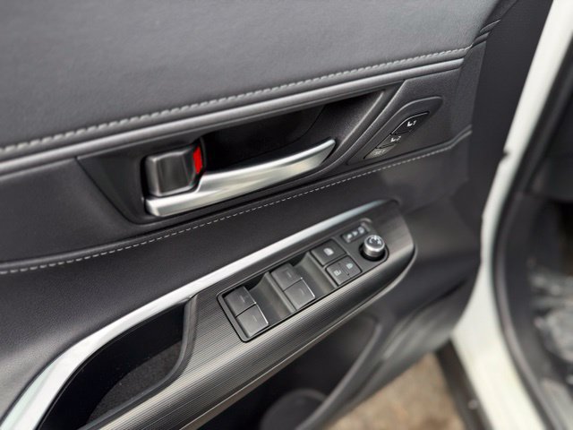 Used 2024 Toyota Venza XLE AWD/4WD image 15