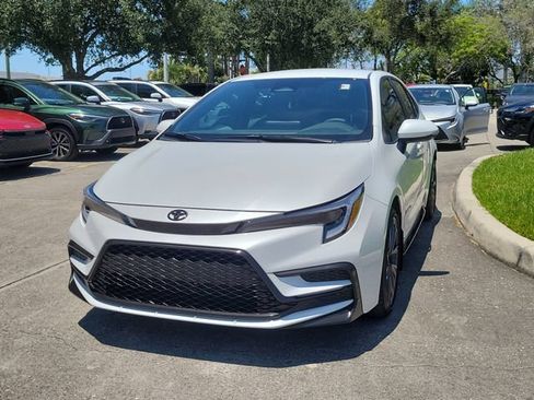 Used 2026 Toyota Corolla SE FWD image 2