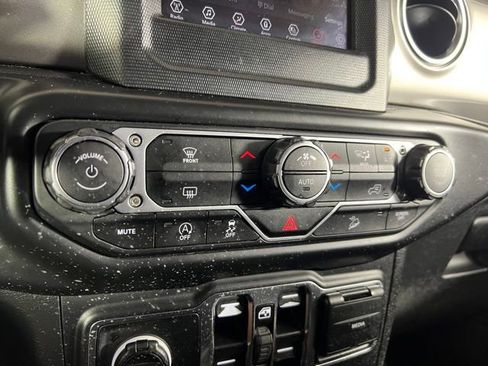 Used 2021 Jeep Wrangler Unlimited Sahara image 18