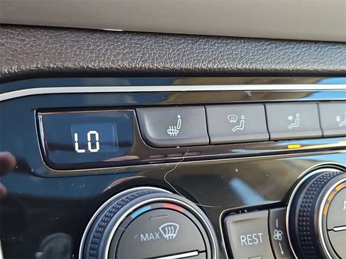 Certified 2022 Volkswagen Atlas SE w/ Panoramic Sunroof Package image 19