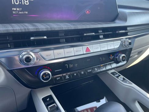 Used 2025 Kia Telluride SX image 18