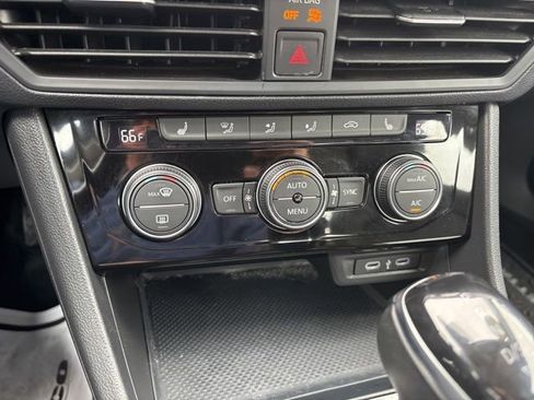 Certified 2024 Volkswagen Jetta SE FWD image 22