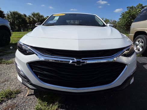 Used 2022 Chevrolet Malibu RS FWD image 2