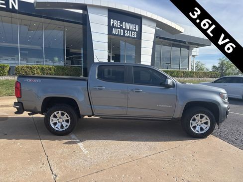 Used 2022 Chevrolet Colorado W/T image 2