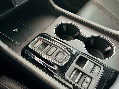 Used 2025 Honda Pilot Touring image 17