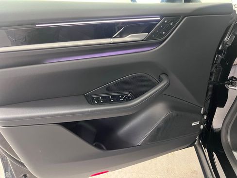 Certified 2025 Porsche Macan Electric image 28