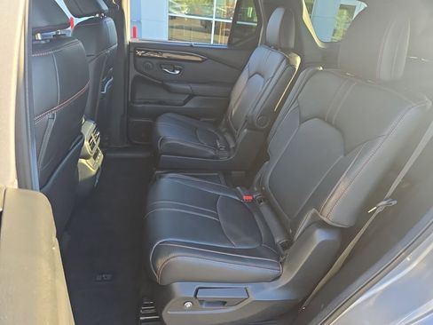 Used 2024 Honda Pilot TrailSport image 25