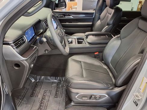 Used 2024 Jeep Wagoneer 2WD image 21