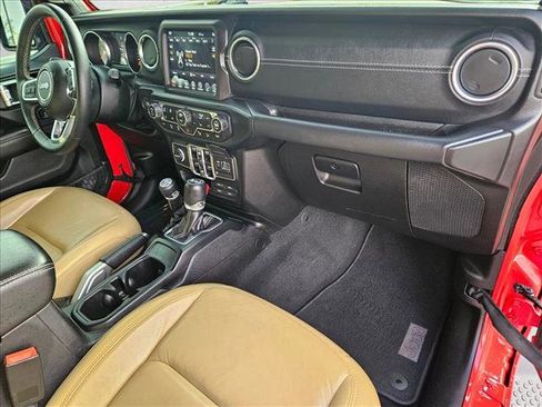 Used 2018 Jeep Wrangler Unlimited Sahara image 17