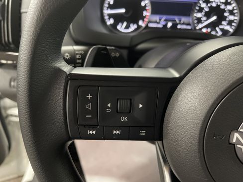 Used 2024 Nissan Pathfinder S image 19