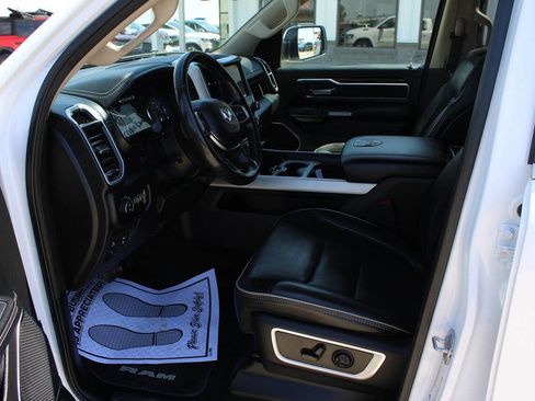 Used 2019 RAM 1500 Laramie AWD/4WD image 11