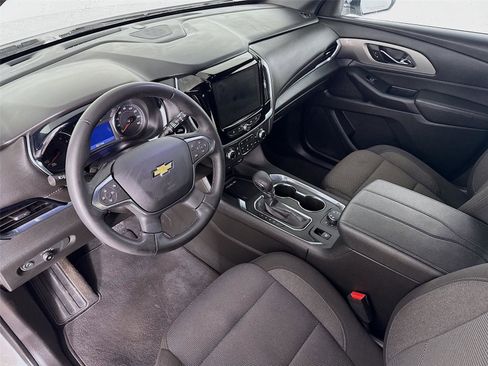 Used 2023 Chevrolet Traverse LT image 10