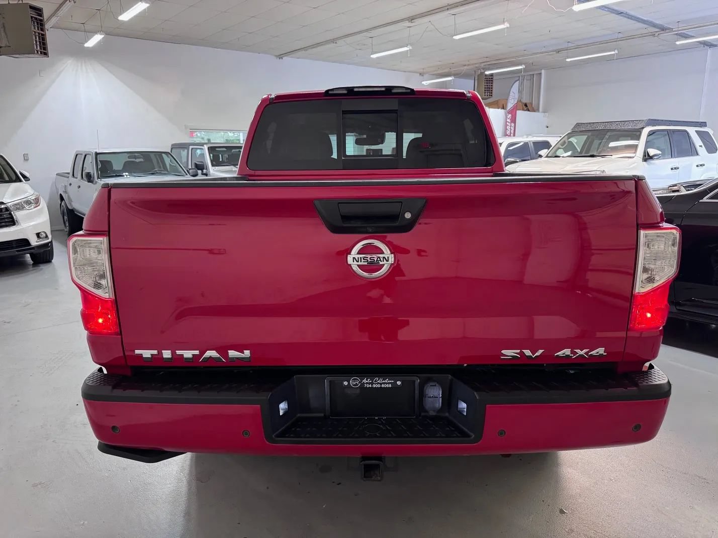 Used 2021 Nissan Titan SV w/ SV Convenience Package AWD/4WD image 4