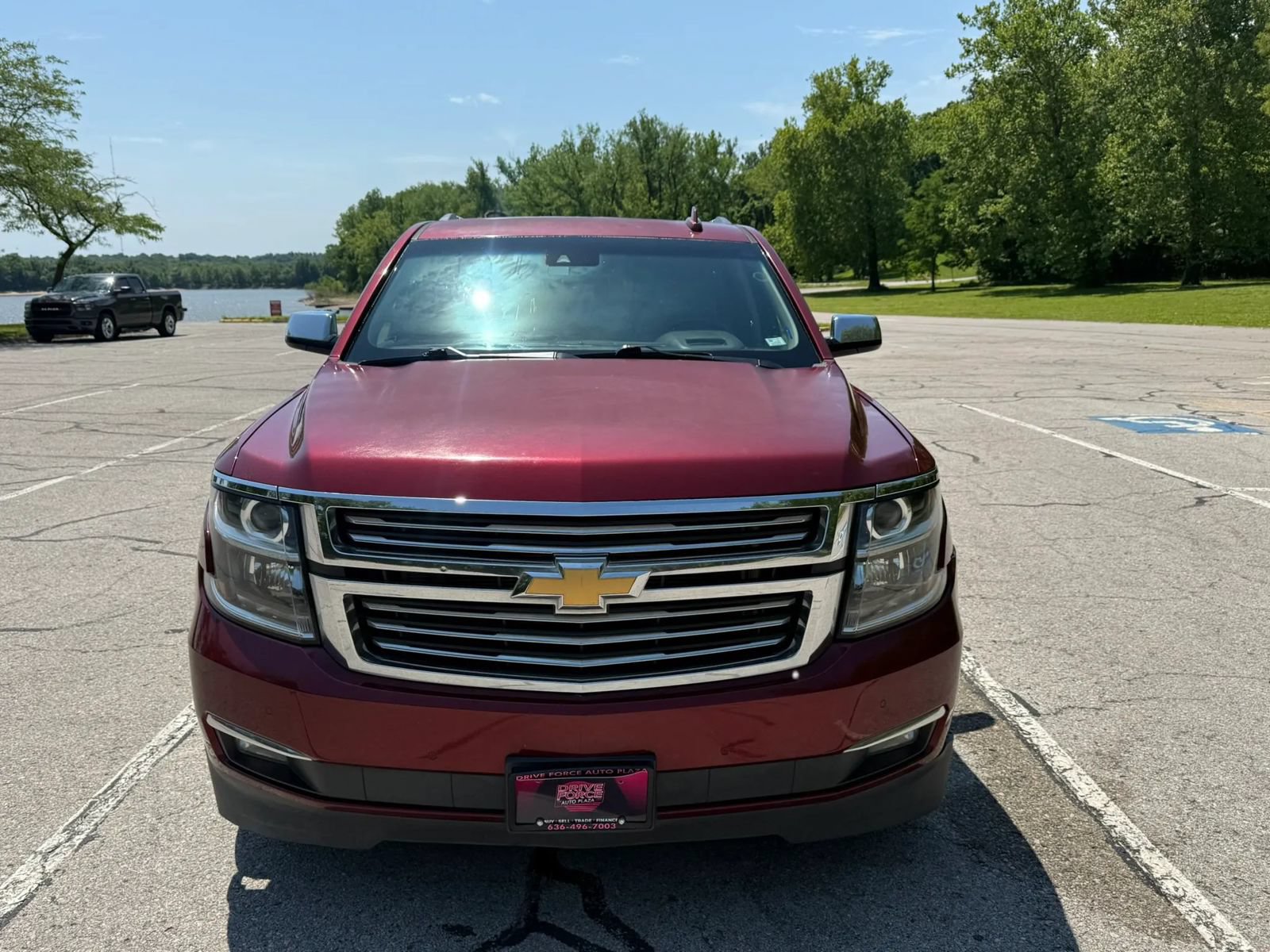 Used 2016 Chevrolet Suburban LTZ RWD image 2