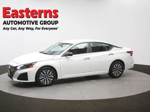 Used 2025 Nissan Altima 2.5 SV FWD image 56