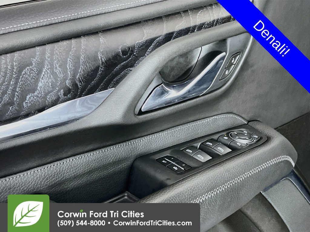 Used 2021 GMC Yukon Denali w/ Denali Premium Package AWD/4WD image 11
