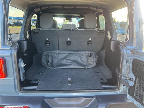 Used 2025 Jeep Wrangler Unlimited Sahara AWD/4WD image 42