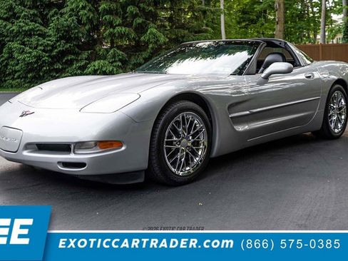Used 1999 Chevrolet Corvette Coupe w/ Performance Handling Pkg RWD image 1