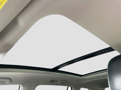 Certified 2022 Volkswagen Atlas SE image 17