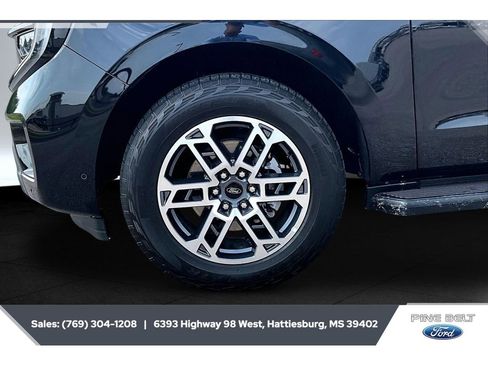 Used 2025 Ford Expedition Active AWD/4WD image 7