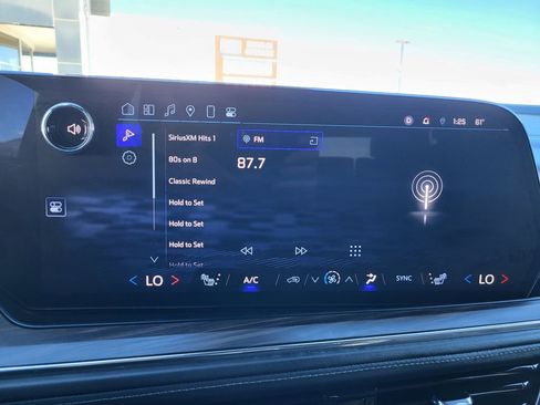 Used 2025 Chevrolet Suburban LT image 12