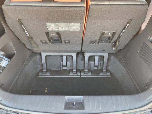 New 2026 Kia Carnival EX image 22