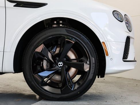 New 2024 Bentley Bentayga image 12