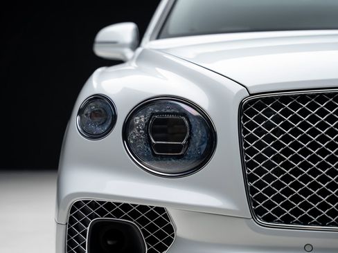 Used 2021 Bentley Bentayga AWD/4WD image 9