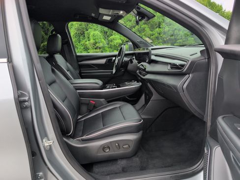 Used 2025 Buick Enclave Preferred FWD image 34