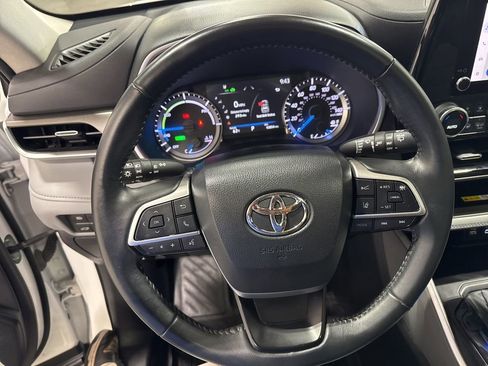 Used 2023 Toyota Highlander XLE image 14