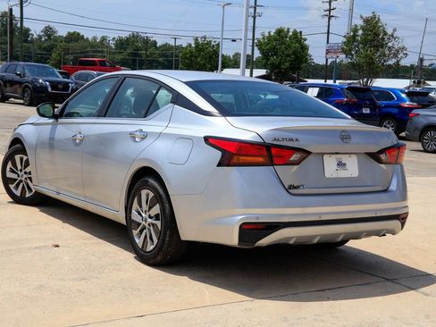 Used 2024 Nissan Altima 2.5 S FWD image 2