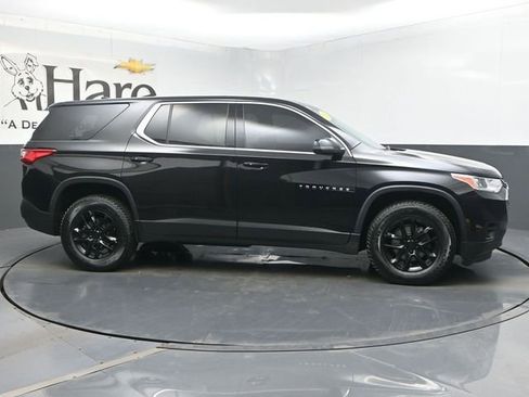 Used 2021 Chevrolet Traverse LS FWD image 1