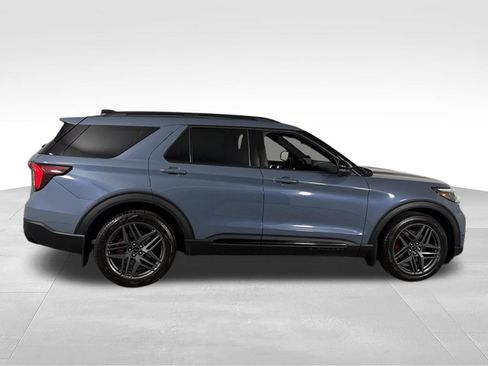 Used 2025 Ford Explorer ST AWD/4WD image 5