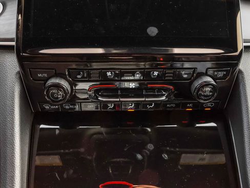 New 2025 Jeep Grand Cherokee Limited w/ Luxury Tech Group II image 19