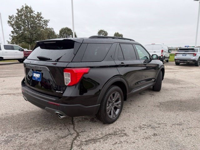 Used 2024 Ford Explorer XLT w/ Equipment Group 202A AWD/4WD image 8
