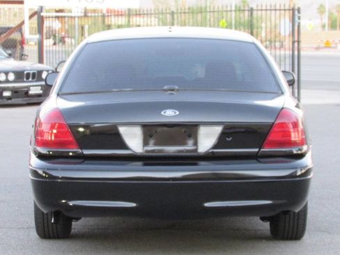 Used 2005 Ford Crown Victoria Police Interceptor image 6