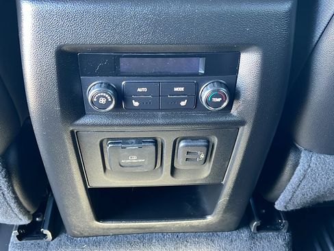 Used 2023 Chevrolet Traverse High Country image 17