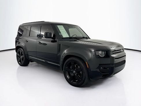 Used 2025 Land Rover Defender 110 X-Dynamic SE AWD/4WD image 3