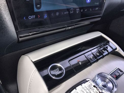 Used 2025 Lincoln Navigator Reserve AWD/4WD image 19