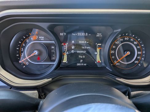 Used 2025 Jeep Wrangler Unlimited Sahara AWD/4WD image 26